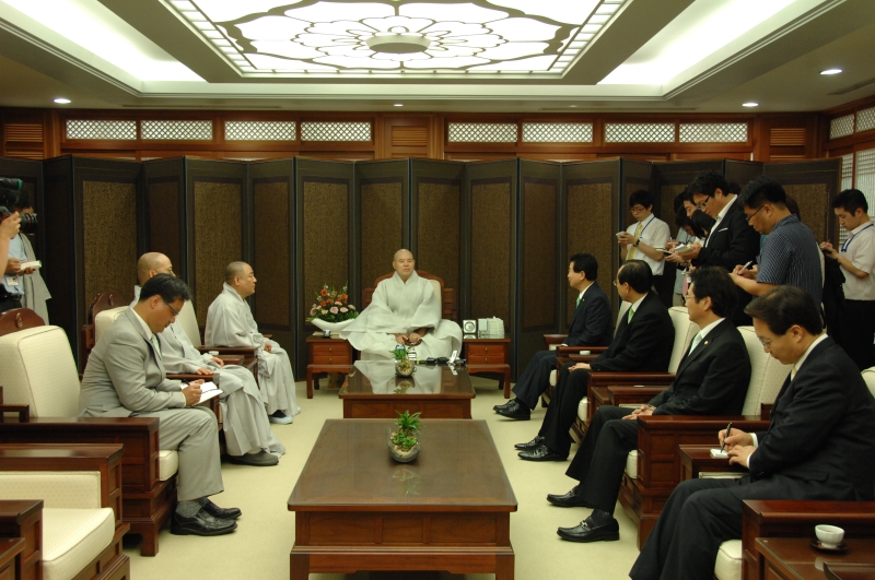 2010.07.19_안상수 대표 예방 (21)